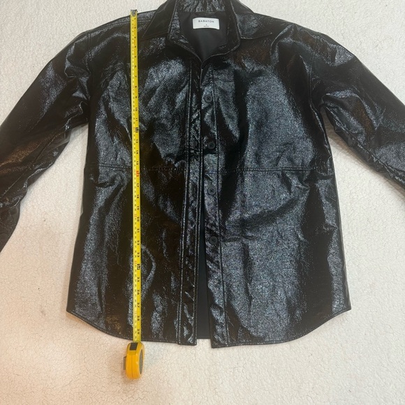 Aritzia Babaton Oversized Pelli Black Faux Shiny Leather Shirt Jacket Size Small - Picture 7 of 9
